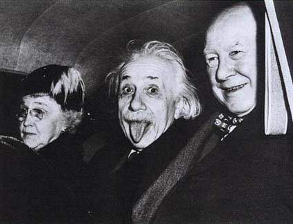 Einstein dil çıkarma fotoğrafın orjinali
